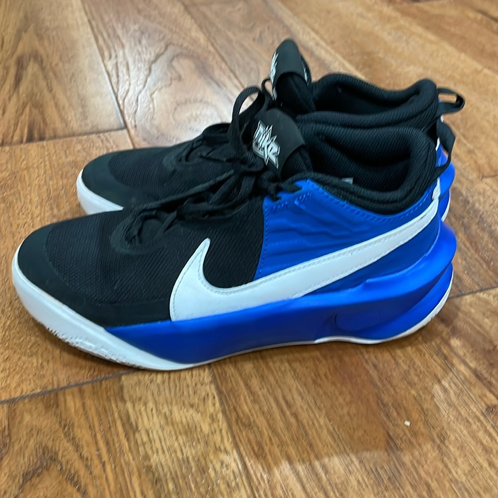 Boys basketball shoes